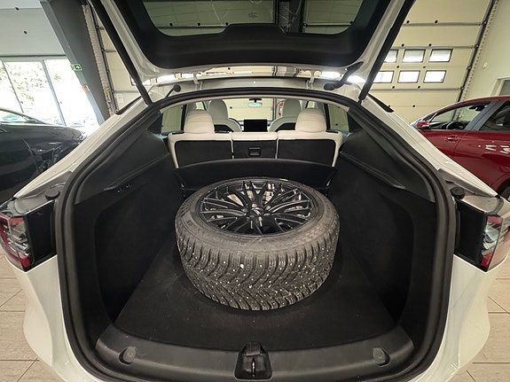 Tesla Model Y 30 of 30