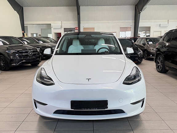 Tesla Model Y 5 of 30