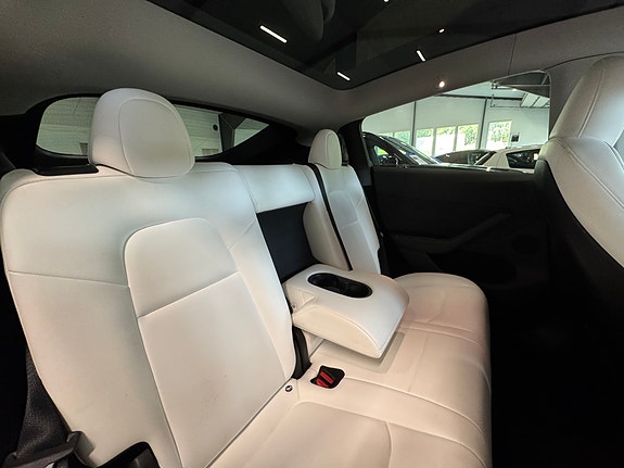 Tesla Model Y 15 of 30