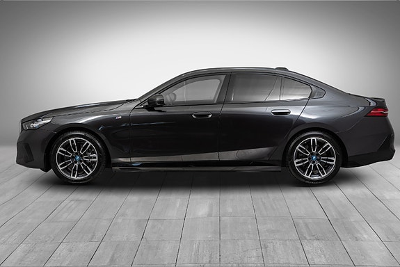 BMW i5 2 of 30