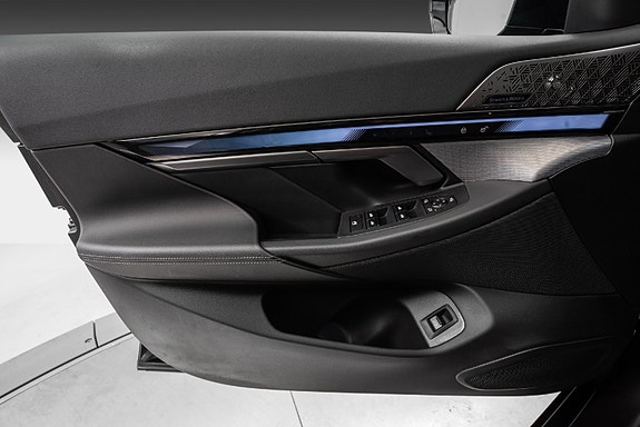 BMW i5 13 of 30