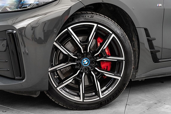 BMW i4 3 of 30