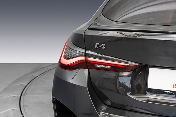 BMW i4 7 of 30