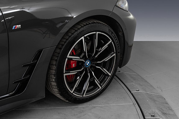BMW i4 15 of 30