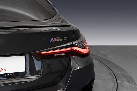BMW i4 8 of 30