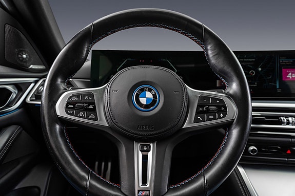 BMW i4 23 of 30