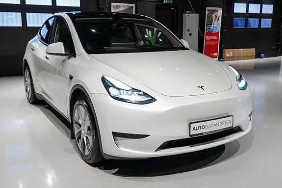 Tesla Model Y 11 of 30