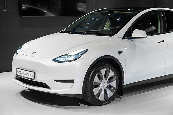 Tesla Model Y 2 of 30
