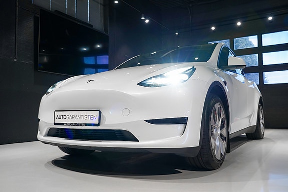 Tesla Model Y 13 of 30