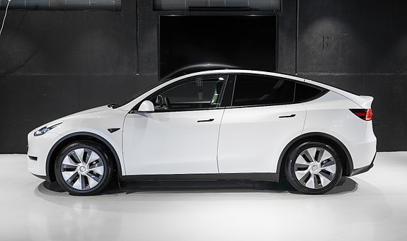 Tesla Model Y 3 of 30