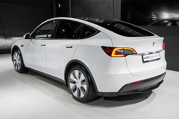 Tesla Model Y 6 of 30