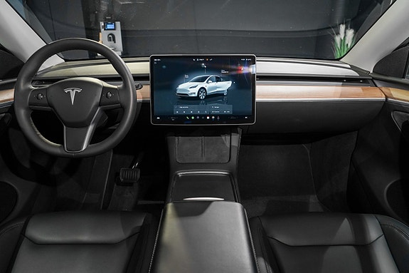 Tesla Model Y 29 of 30