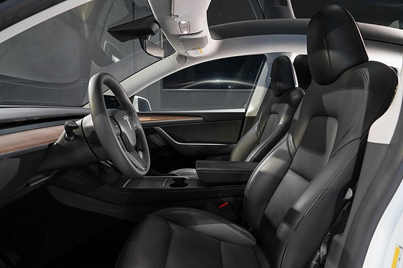 Tesla Model Y 20 of 30