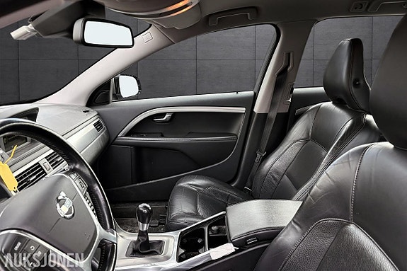 Volvo V70 6 of 16