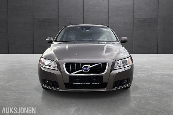 Volvo V70 2 of 16