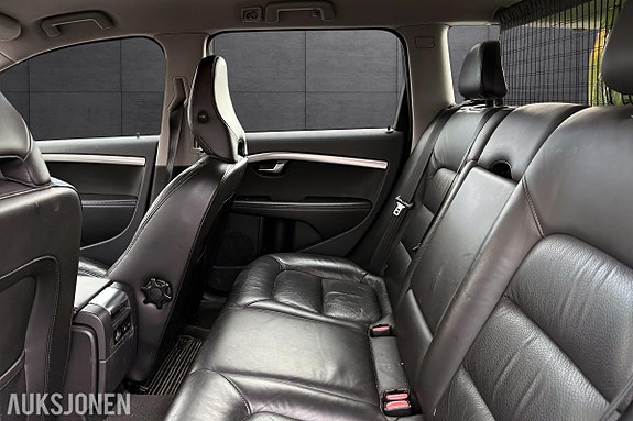 Volvo V70 8 of 16