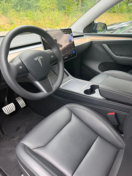 Tesla Model Y 18 of 18