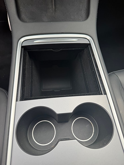 Tesla Model Y 15 of 18