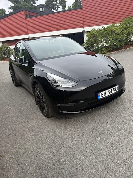 Tesla Model Y 2 of 18