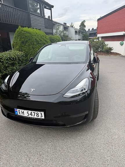 Tesla Model Y 17 of 18