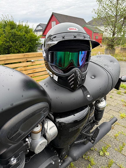 Triumph Bonneville T120 Black 11 of 22