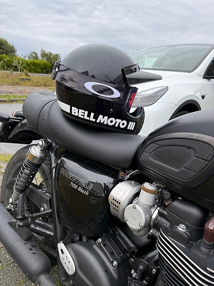 Triumph Bonneville T120 Black 12 of 22