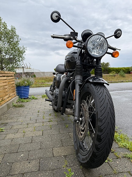 Triumph Bonneville T120 Black 8 of 22