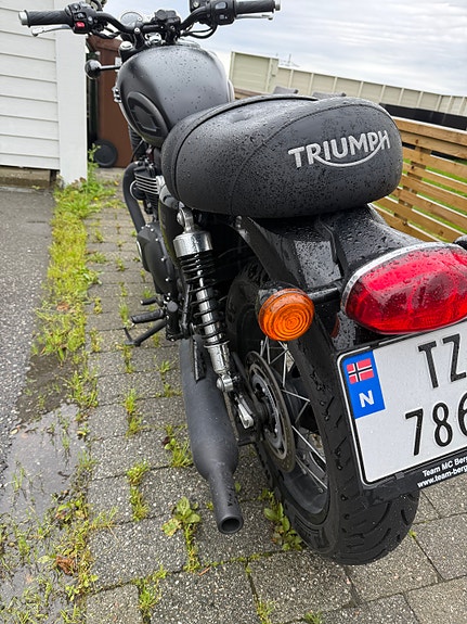 Triumph Bonneville T120 Black 3 of 22