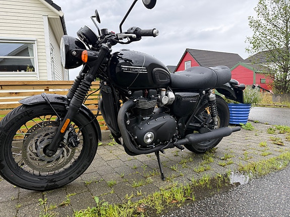 Triumph Bonneville T120 Black 2 of 22