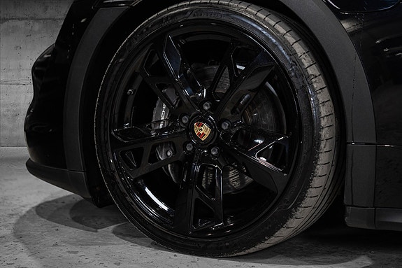 Porsche Taycan 4 12 of 30