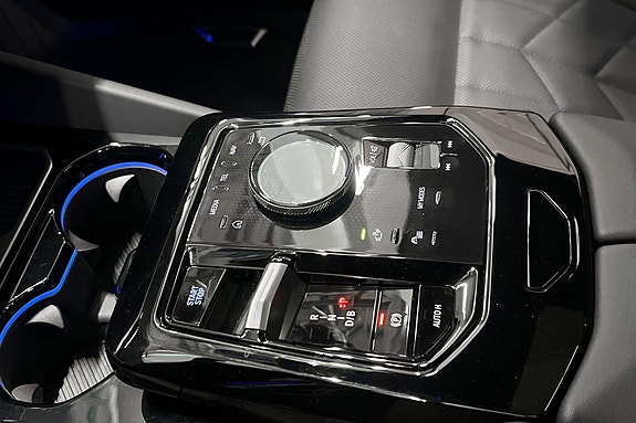 BMW i5 10 of 21