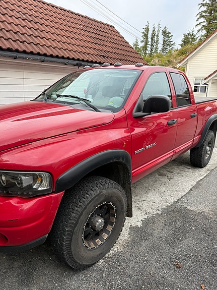 Dodge RAM 3500 2 of 15