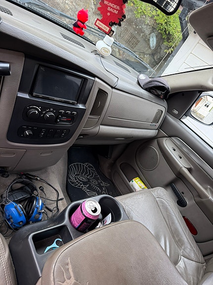 Dodge RAM 3500 13 of 15