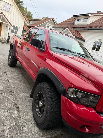 Dodge RAM 3500 5 of 15