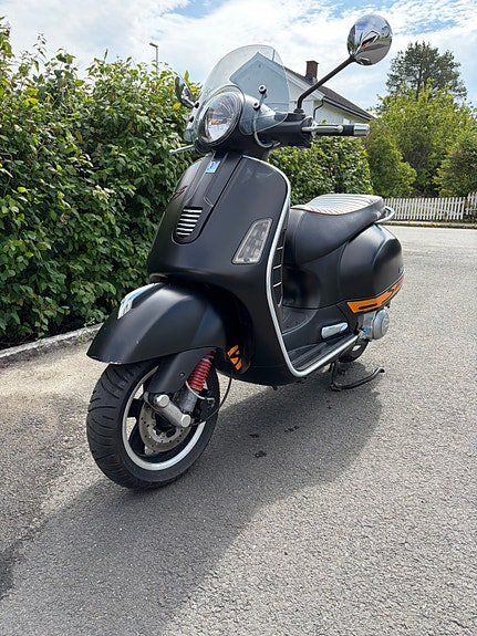 Vespa GTS 300 4 of 5