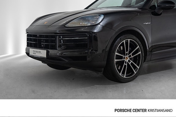Porsche Cayenne 2 of 30