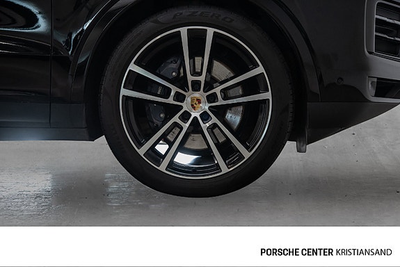 Porsche Cayenne 12 of 30