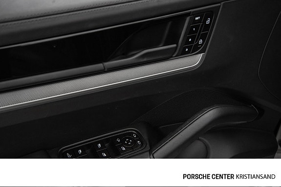 Porsche Cayenne 28 of 30