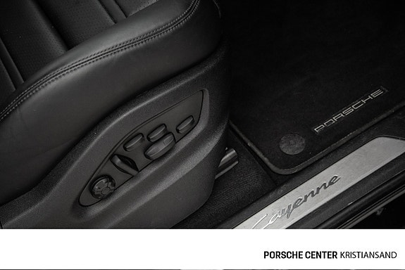 Porsche Cayenne 24 of 30