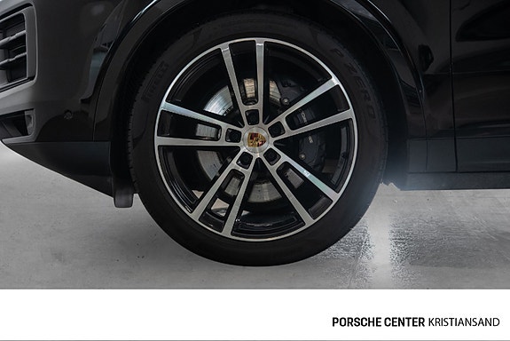 Porsche Cayenne 15 of 30