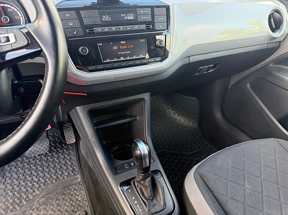 Volkswagen UP! 14 of 22