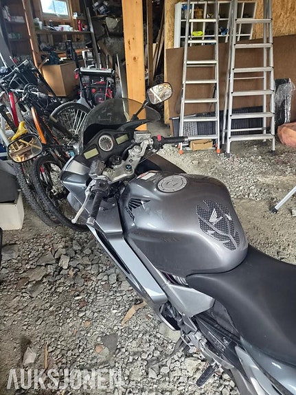 Honda VFR 800 8 of 10