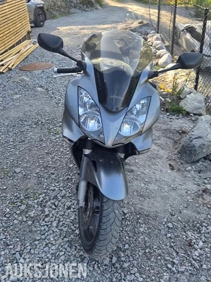 Honda VFR 800 6 of 10