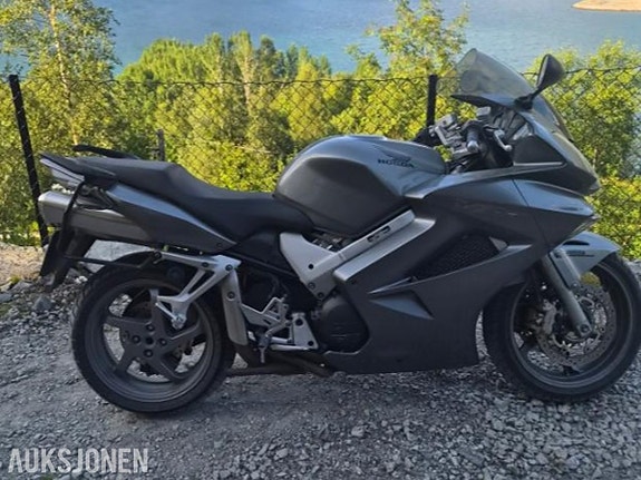 Honda VFR 800 2 of 10