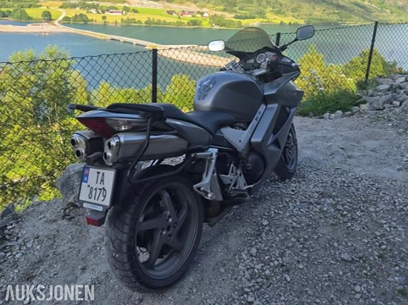 Honda VFR 800 3 of 10