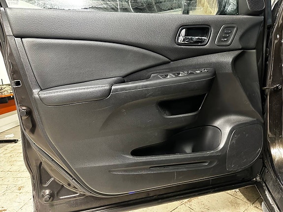 Honda CR-V 25 of 30