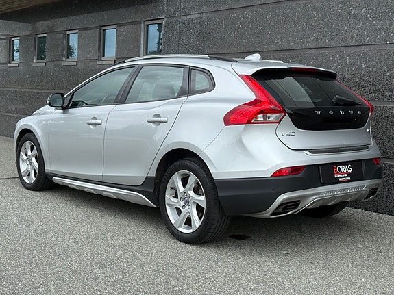 Volvo V40 Cross Country 5 of 22