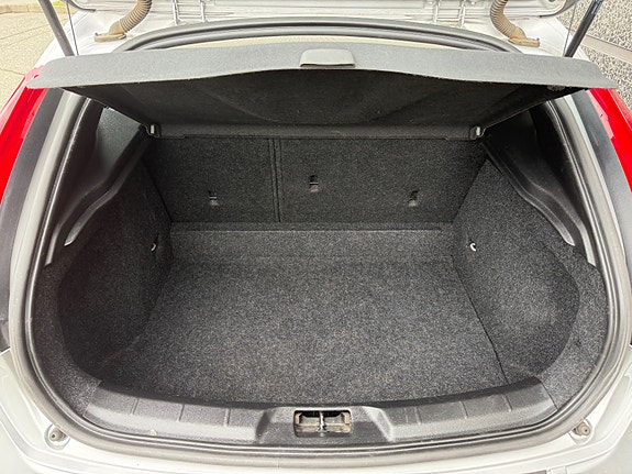 Volvo V40 Cross Country 22 of 22
