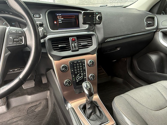 Volvo V40 Cross Country 14 of 22