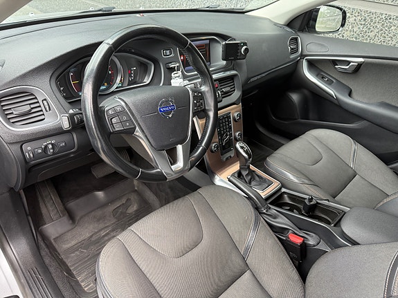Volvo V40 Cross Country 9 of 22